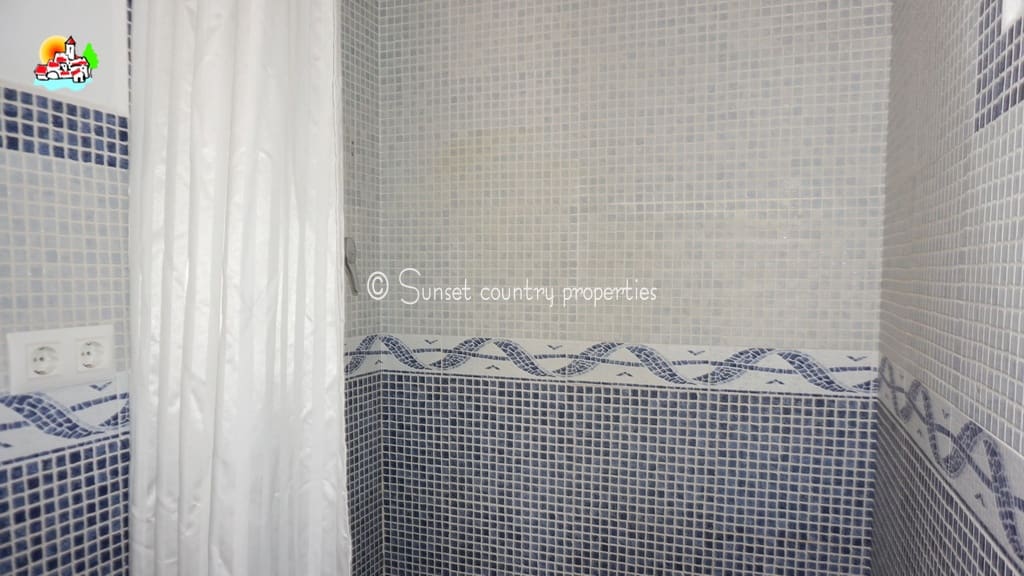 5 sovrum Finca/Hus på landet till salu i Iznajar med pool garage - 695 000 € (Ref: 9688456)