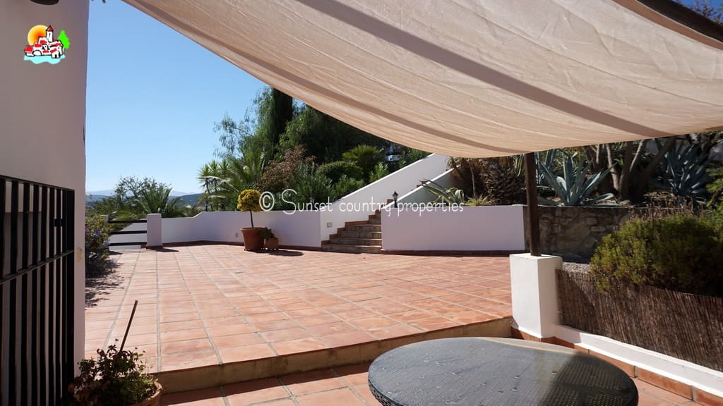 5 sovrum Finca/Hus på landet till salu i Iznajar med pool garage - 695 000 € (Ref: 9688456)