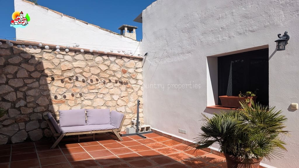 5 sovrum Finca/Hus på landet till salu i Iznajar med pool garage - 695 000 € (Ref: 9688456)