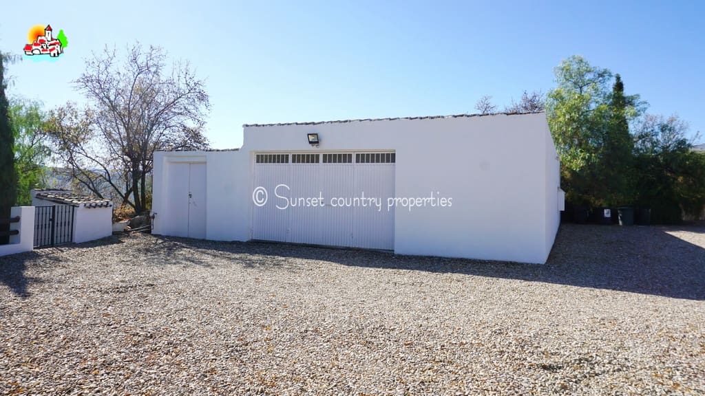 5 sovrum Finca/Hus på landet till salu i Iznajar med pool garage - 695 000 € (Ref: 9688456)