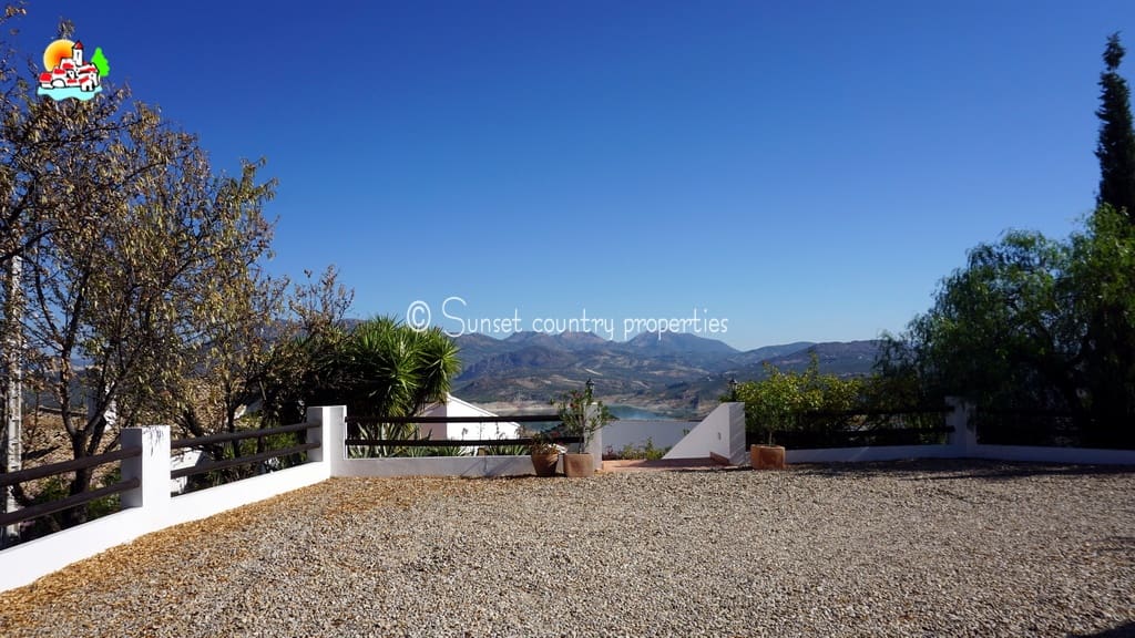 5 sovrum Finca/Hus på landet till salu i Iznajar med pool garage - 695 000 € (Ref: 9688456)