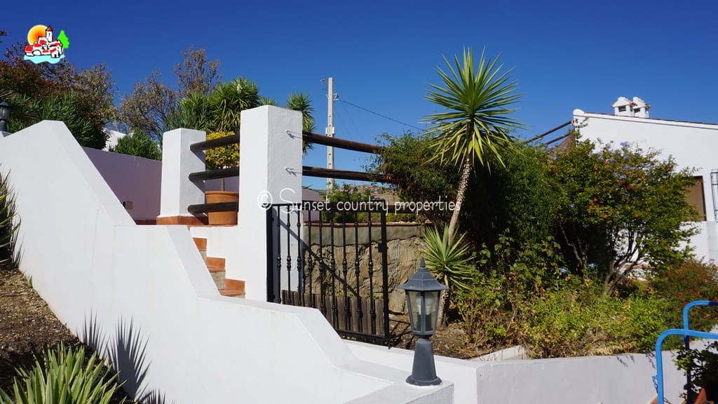 5 sovrum Finca/Hus på landet till salu i Iznajar med pool garage - 695 000 € (Ref: 9688456)