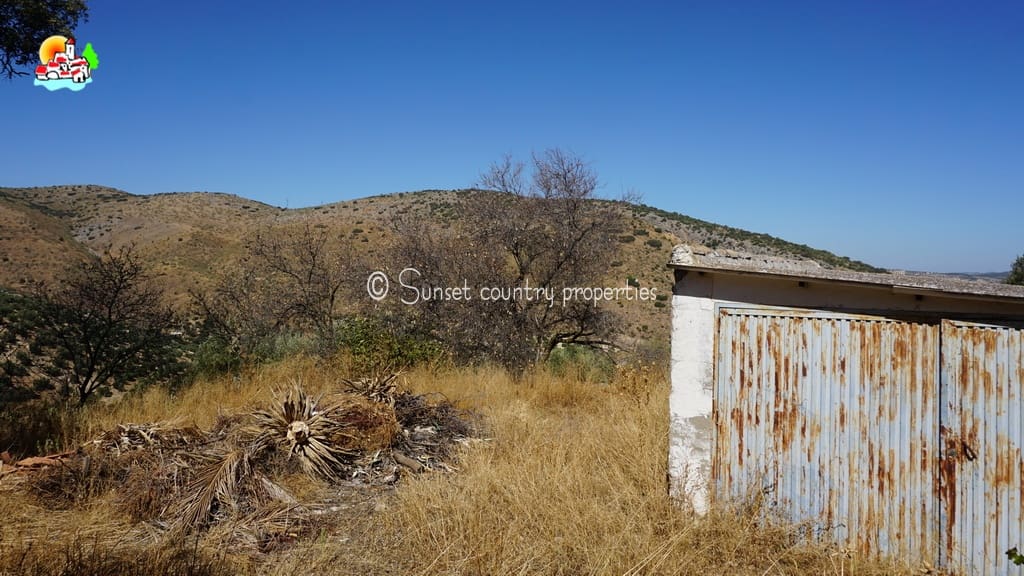 5 sovrum Finca/Hus på landet till salu i Iznajar med pool garage - 695 000 € (Ref: 9688456)