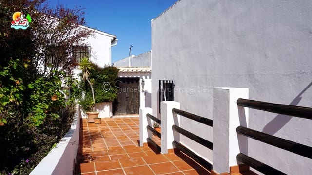 5 sovrum Finca/Hus på landet till salu i Iznájar med pool garage - 695 000 € (Ref: 9688456)