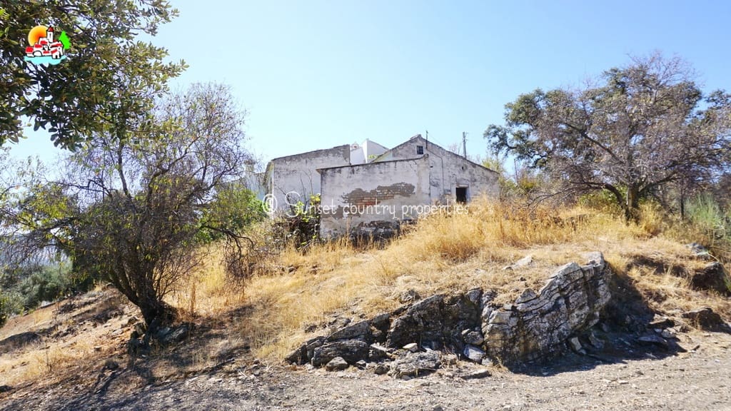 5 sovrum Finca/Hus på landet till salu i Iznajar med pool garage - 695 000 € (Ref: 9688456)