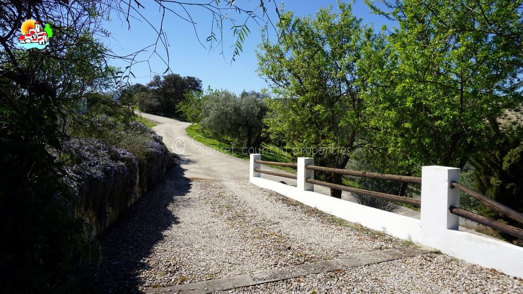 5 sovrum Finca/Hus på landet till salu i Iznajar med pool garage - 695 000 € (Ref: 9688456)