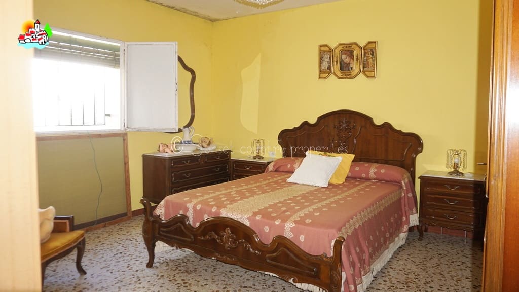 4 bedroom Townhouse for sale in Archidona - € 145,000 (Ref: 9714151)