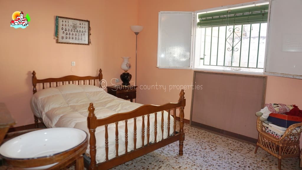 4 bedroom Townhouse for sale in Archidona - € 145,000 (Ref: 9714151)