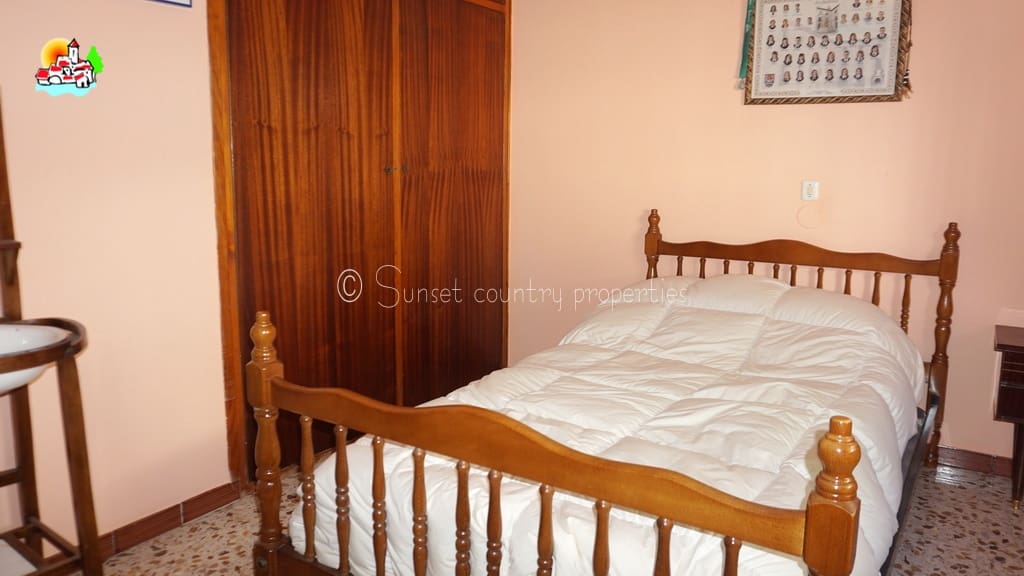 4 bedroom Townhouse for sale in Archidona - € 145,000 (Ref: 9714151)