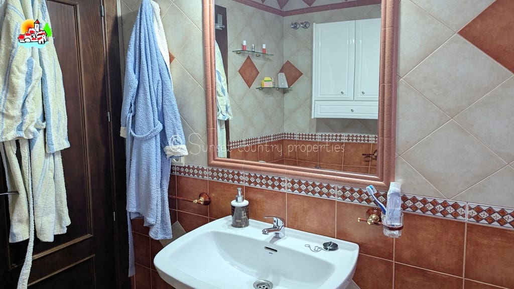 3 bedroom Townhouse for sale in Archidona - € 134,000 (Ref: 9714152)