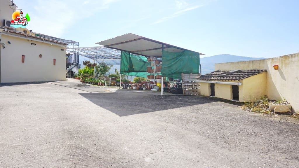 3 soveværelse Finca/Landehus til salg i Iznajar med garage - € 269.000 (Ref: 9747133)