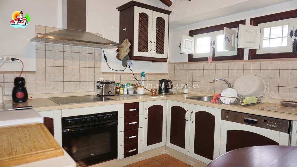 3 soveværelse Finca/Landehus til salg i Iznajar med garage - € 269.000 (Ref: 9747133)