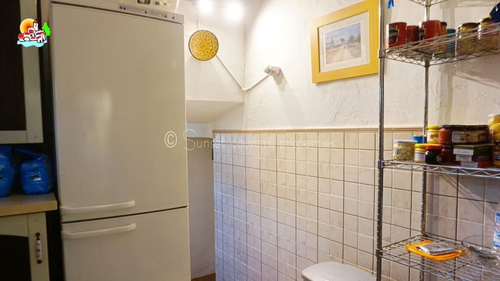 3 soveværelse Finca/Landehus til salg i Iznajar med garage - € 269.000 (Ref: 9747133)