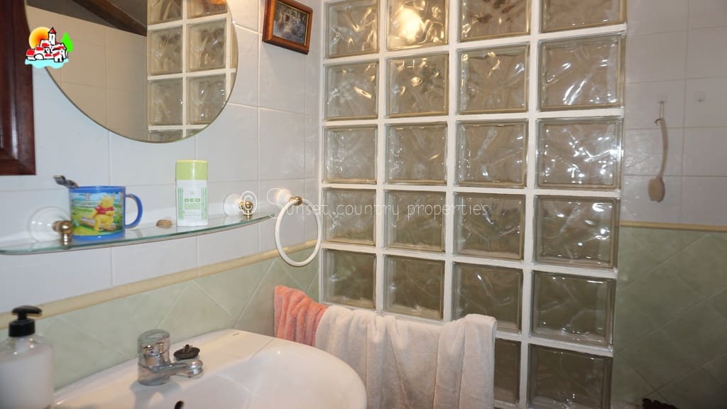 3 soveværelse Finca/Landehus til salg i Iznajar med garage - € 269.000 (Ref: 9747133)