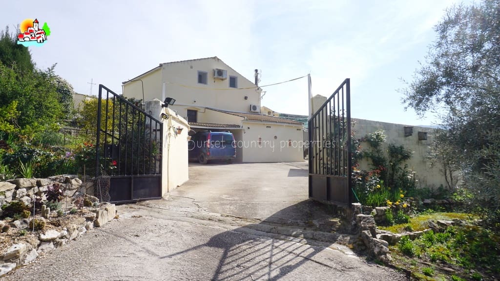 3 soveværelse Finca/Landehus til salg i Iznajar med garage - € 269.000 (Ref: 9747133)