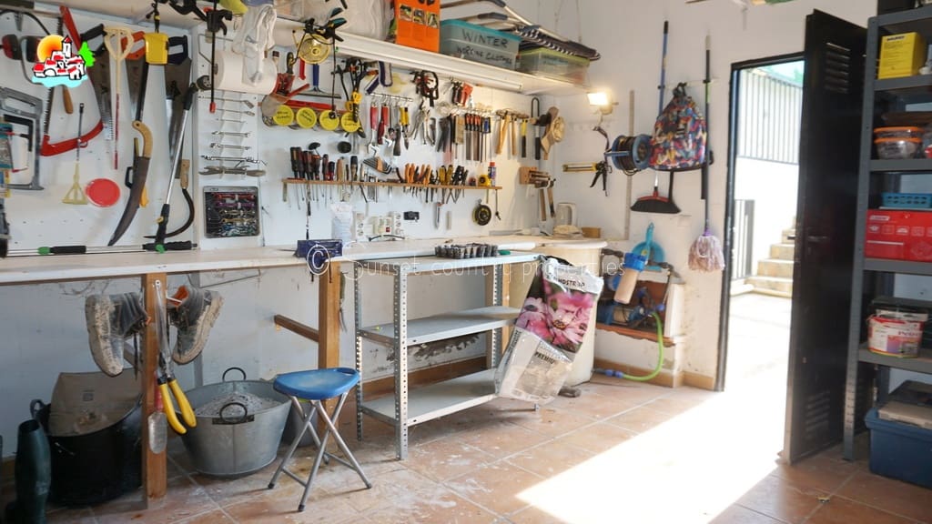 3 soveværelse Finca/Landehus til salg i Iznajar med garage - € 269.000 (Ref: 9747133)