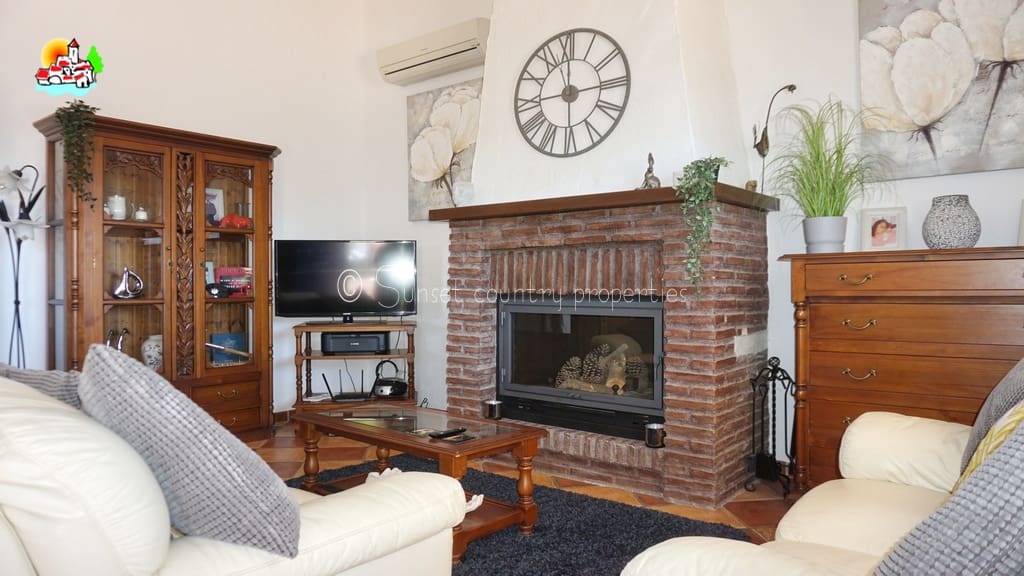 3 soveværelse Bungalow til salg i Loja med swimmingpool garage - € 224.950 (Ref: 9747362)