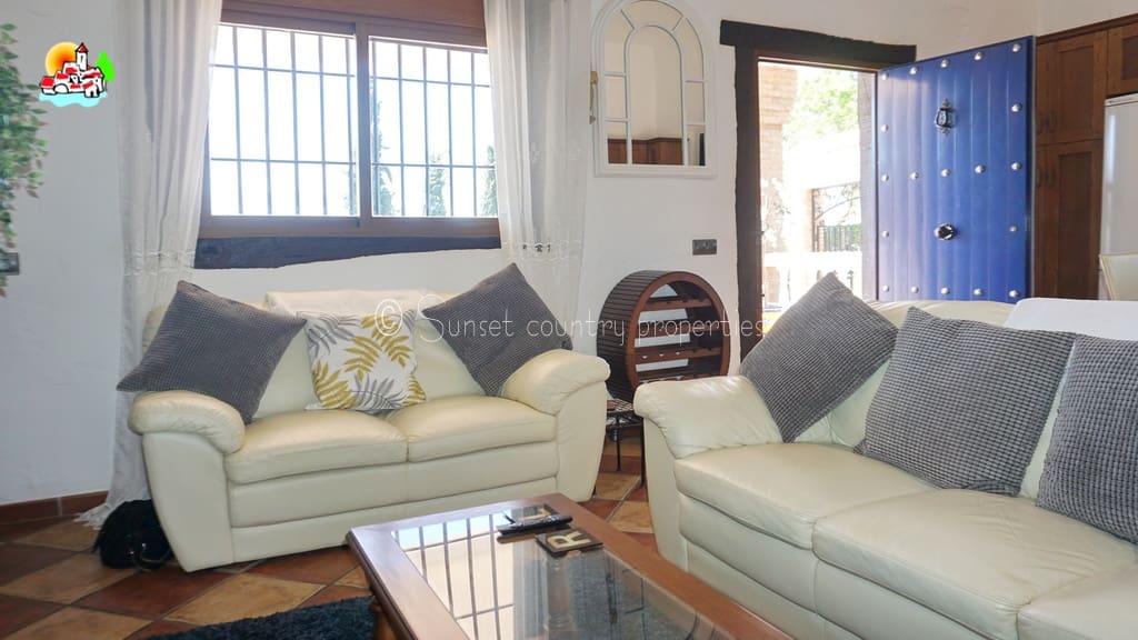 3 soveværelse Bungalow til salg i Loja med swimmingpool garage - € 224.950 (Ref: 9747362)