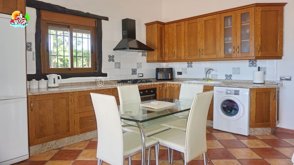 3 soveværelse Bungalow til salg i Loja med swimmingpool garage - € 224.950 (Ref: 9747362)