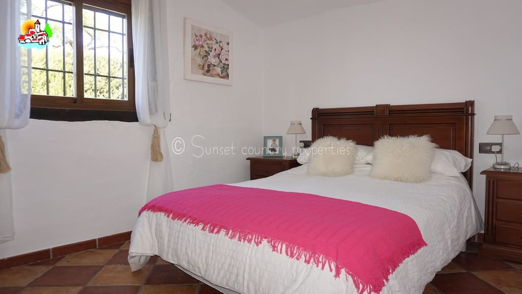 3 soveværelse Bungalow til salg i Loja med swimmingpool garage - € 224.950 (Ref: 9747362)