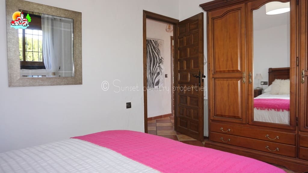 3 soveværelse Bungalow til salg i Loja med swimmingpool garage - € 224.950 (Ref: 9747362)