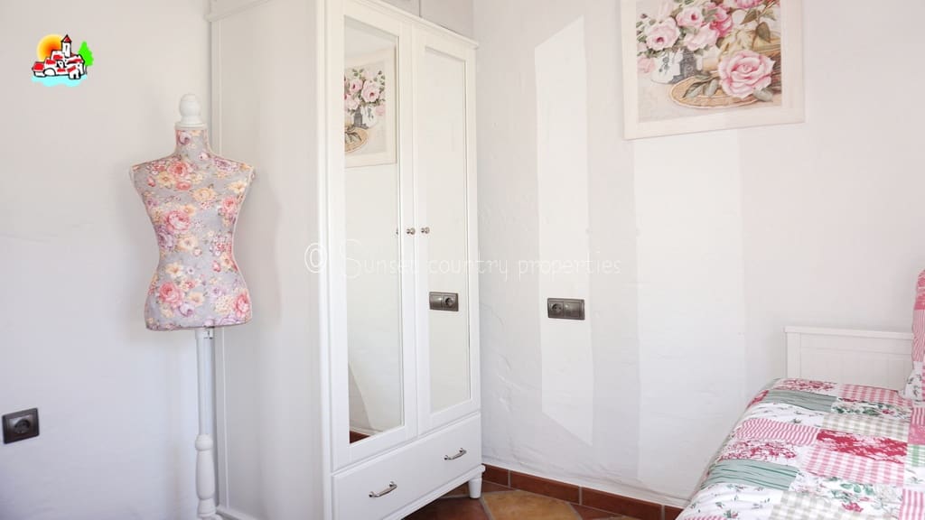 3 soveværelse Bungalow til salg i Loja med swimmingpool garage - € 224.950 (Ref: 9747362)