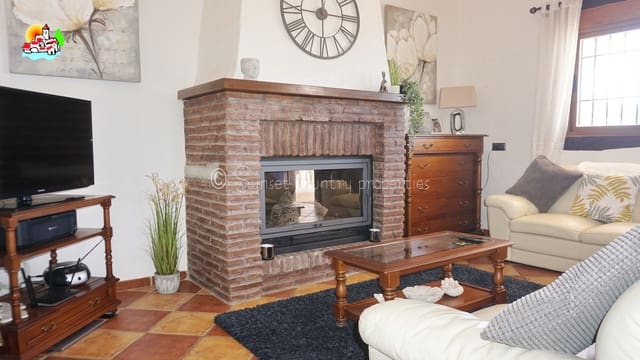 3 soveværelse Bungalow til salg i Loja med swimmingpool garage - € 224.950 (Ref: 9747362)