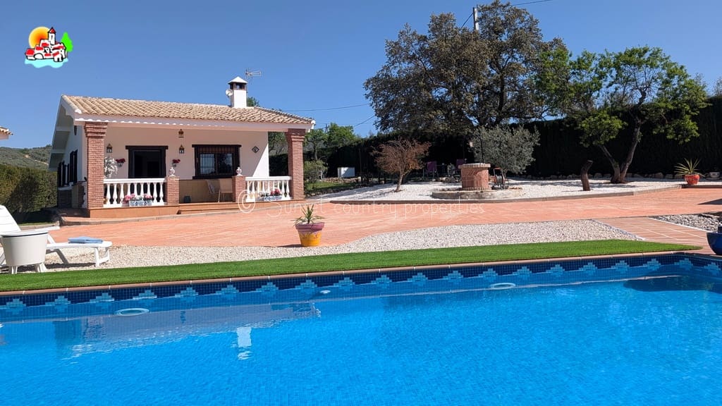 3 soveværelse Bungalow til salg i Loja med swimmingpool garage - € 224.950 (Ref: 9747362)