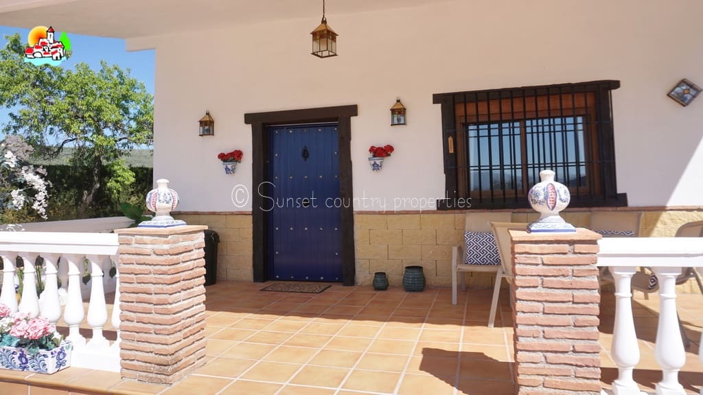 3 soveværelse Bungalow til salg i Loja med swimmingpool garage - € 224.950 (Ref: 9747362)