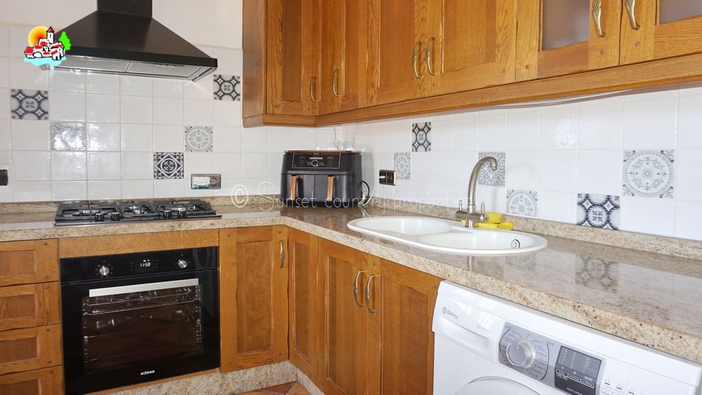 3 soveværelse Bungalow til salg i Loja med swimmingpool garage - € 224.950 (Ref: 9747362)