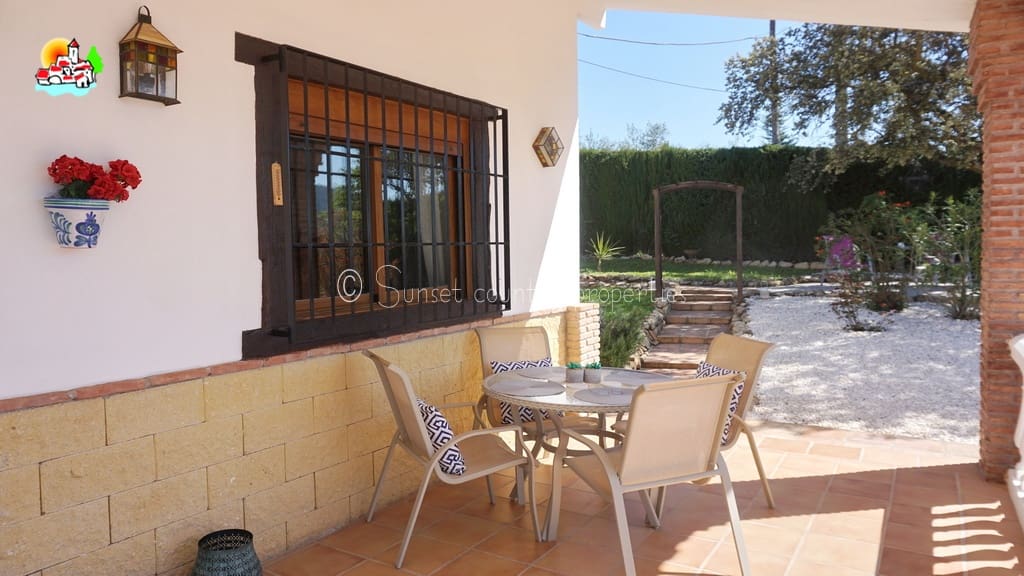 3 soveværelse Bungalow til salg i Loja med swimmingpool garage - € 224.950 (Ref: 9747362)