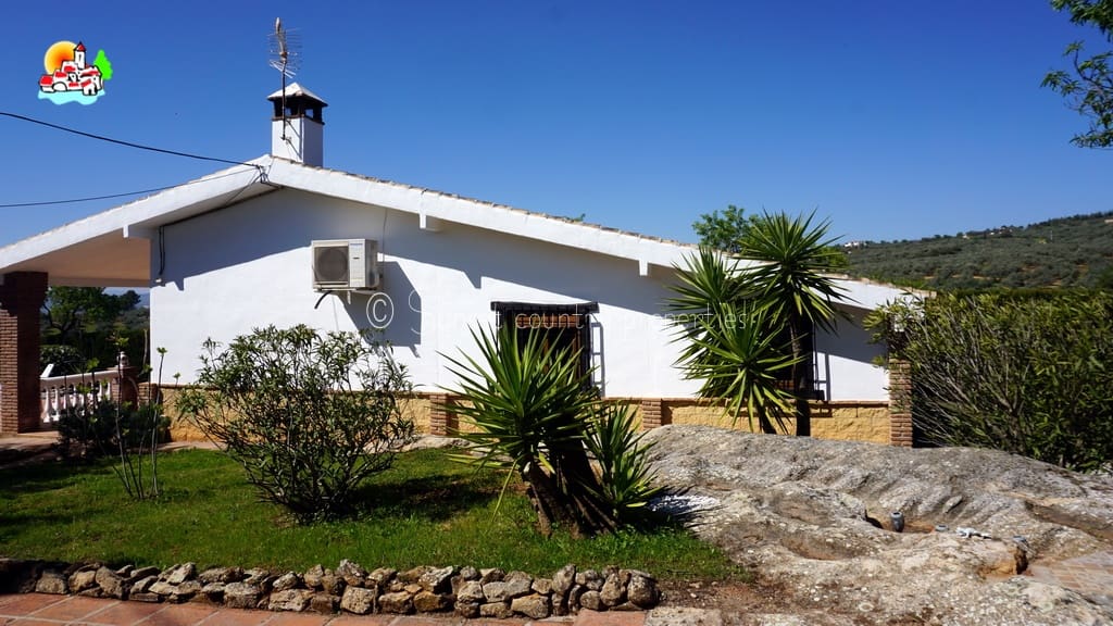 3 soveværelse Bungalow til salg i Loja med swimmingpool garage - € 224.950 (Ref: 9747362)