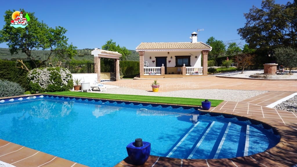 3 soveværelse Bungalow til salg i Loja med swimmingpool garage - € 224.950 (Ref: 9747362)