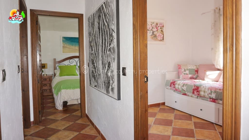 3 soveværelse Bungalow til salg i Loja med swimmingpool garage - € 224.950 (Ref: 9747362)