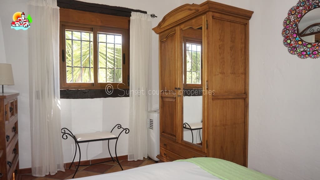 3 soveværelse Bungalow til salg i Loja med swimmingpool garage - € 224.950 (Ref: 9747362)