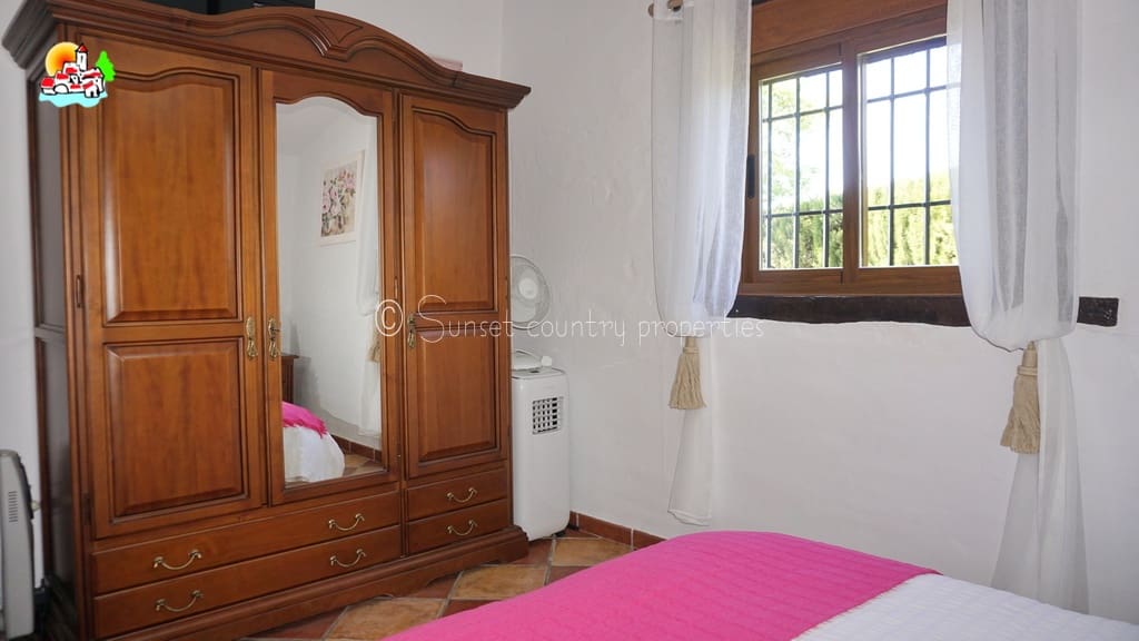 3 soveværelse Bungalow til salg i Loja med swimmingpool garage - € 224.950 (Ref: 9747362)