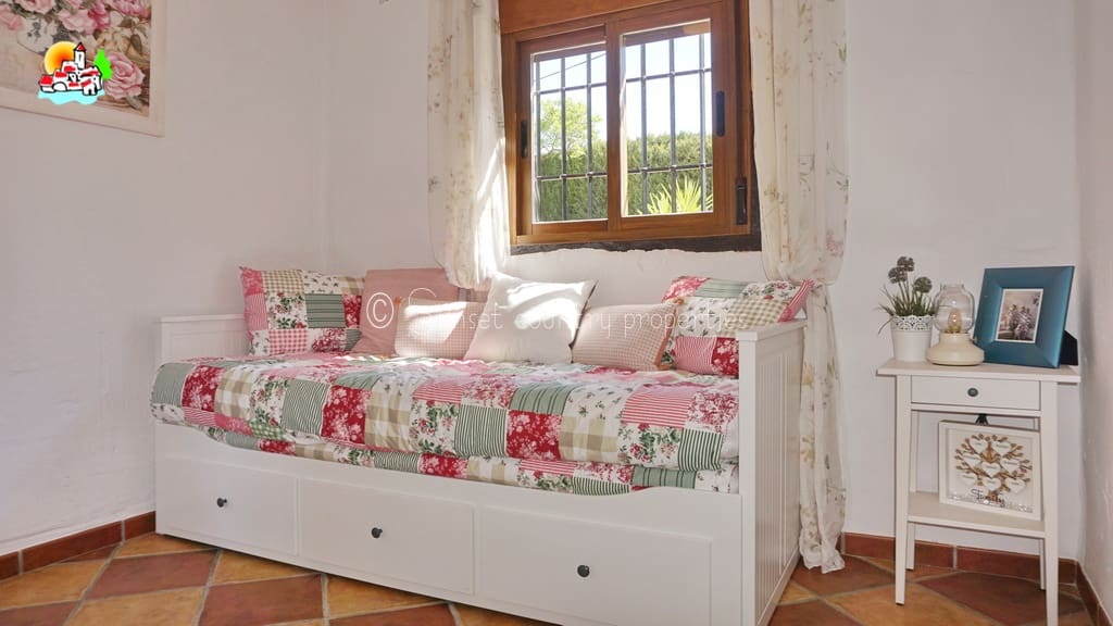 3 soveværelse Bungalow til salg i Loja med swimmingpool garage - € 224.950 (Ref: 9747362)