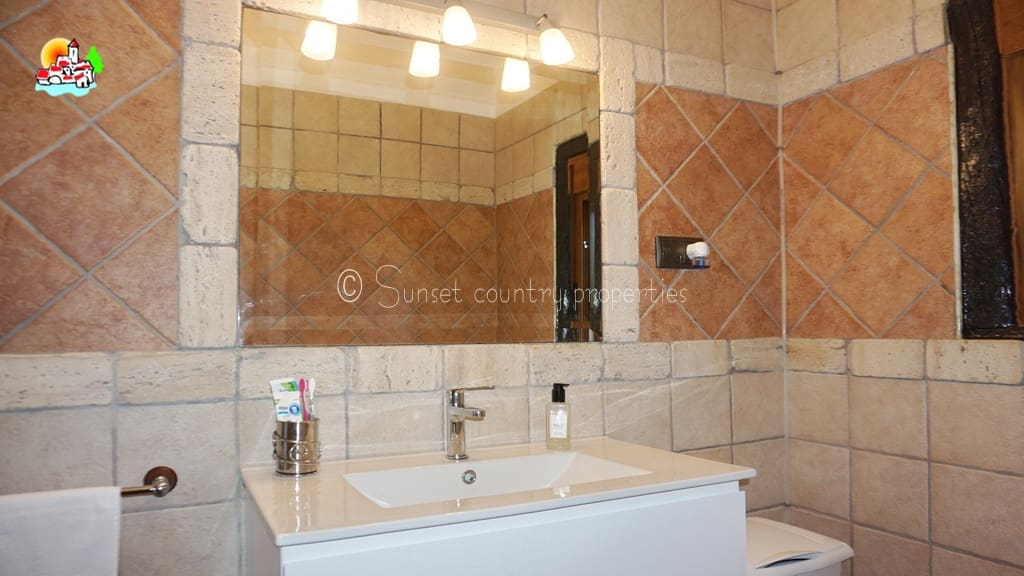 3 soveværelse Bungalow til salg i Loja med swimmingpool garage - € 224.950 (Ref: 9747362)