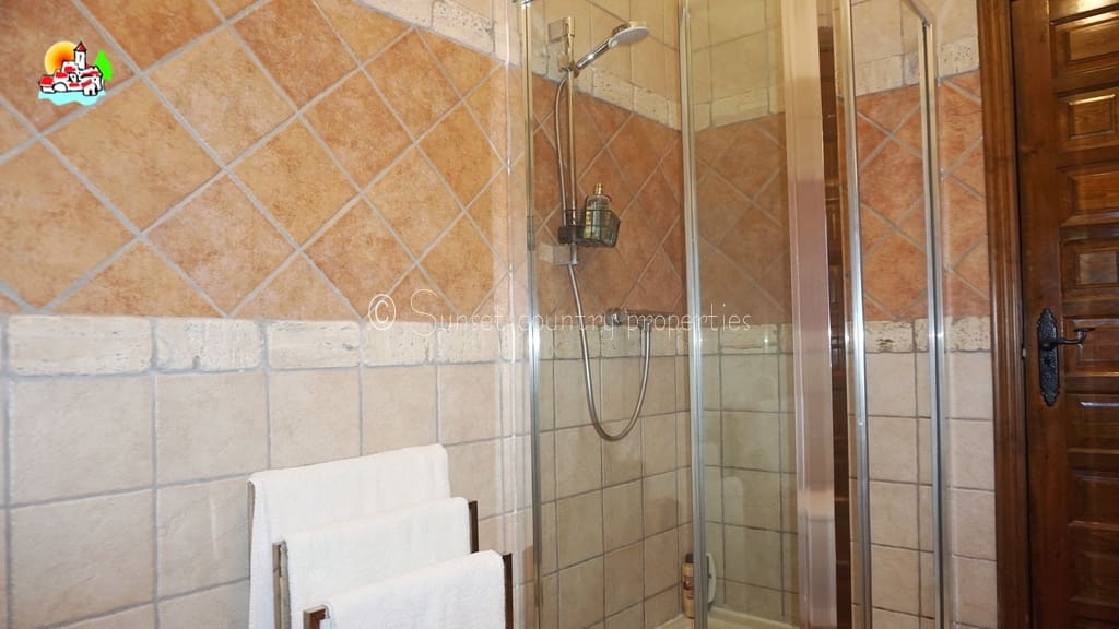 3 soveværelse Bungalow til salg i Loja med swimmingpool garage - € 224.950 (Ref: 9747362)