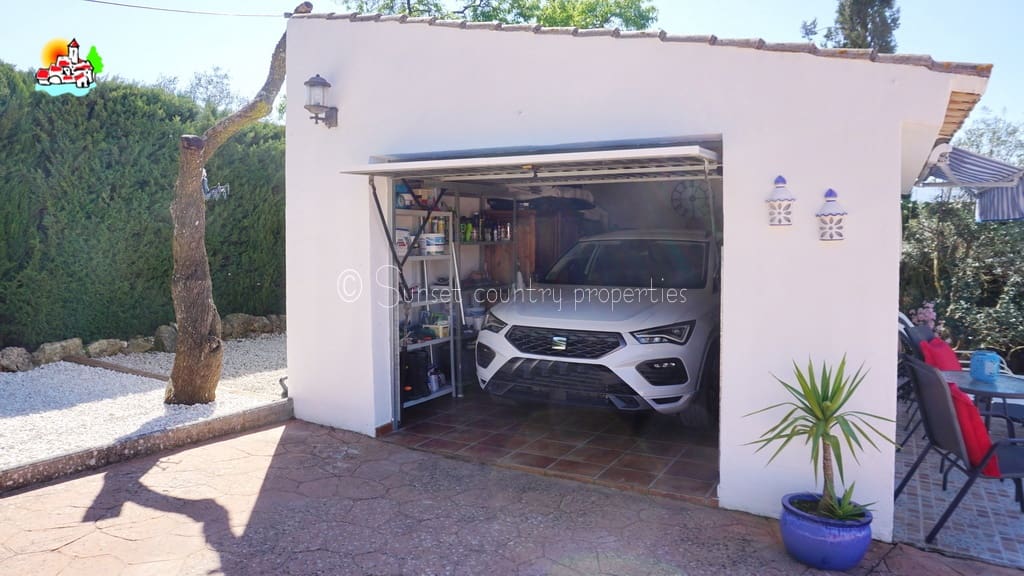 3 soveværelse Bungalow til salg i Loja med swimmingpool garage - € 224.950 (Ref: 9747362)