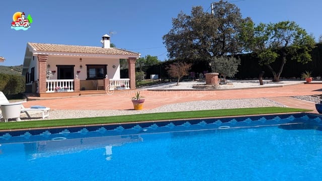 3 soveværelse Bungalow til salg i Loja med swimmingpool garage - € 224.950 (Ref: 9747362)