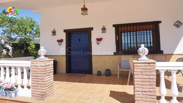 3 soveværelse Bungalow til salg i Loja med swimmingpool garage - € 224.950 (Ref: 9747362)