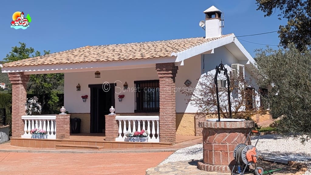 3 soveværelse Bungalow til salg i Loja med swimmingpool garage - € 224.950 (Ref: 9747362)