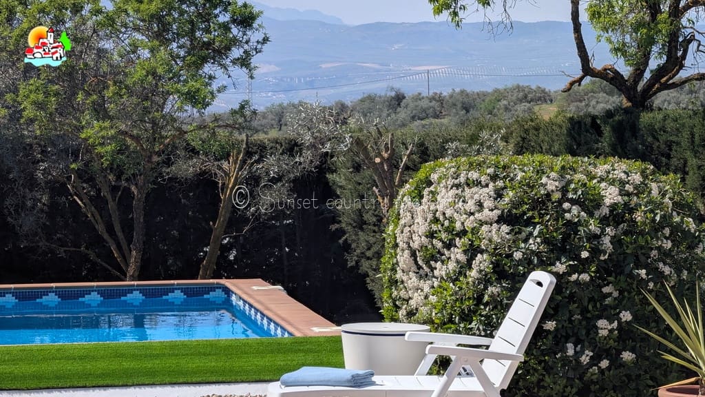 3 soveværelse Bungalow til salg i Loja med swimmingpool garage - € 224.950 (Ref: 9747362)