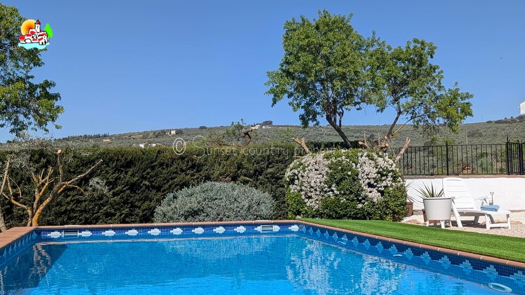 3 soveværelse Bungalow til salg i Loja med swimmingpool garage - € 224.950 (Ref: 9747362)