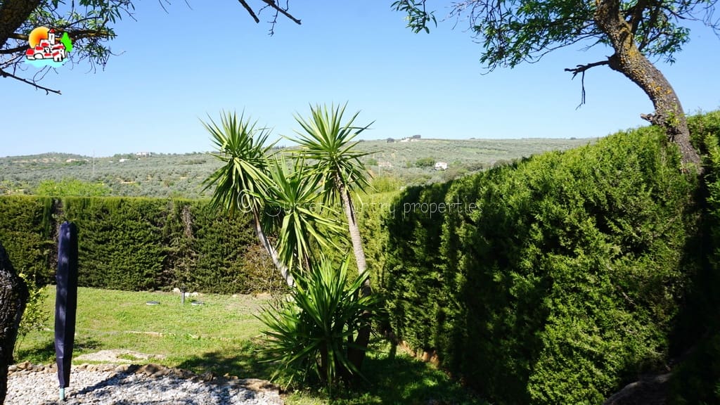 3 soveværelse Bungalow til salg i Loja med swimmingpool garage - € 224.950 (Ref: 9747362)