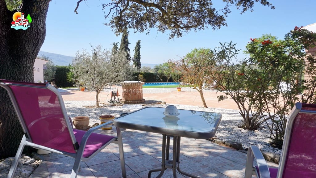 3 soveværelse Bungalow til salg i Loja med swimmingpool garage - € 224.950 (Ref: 9747362)