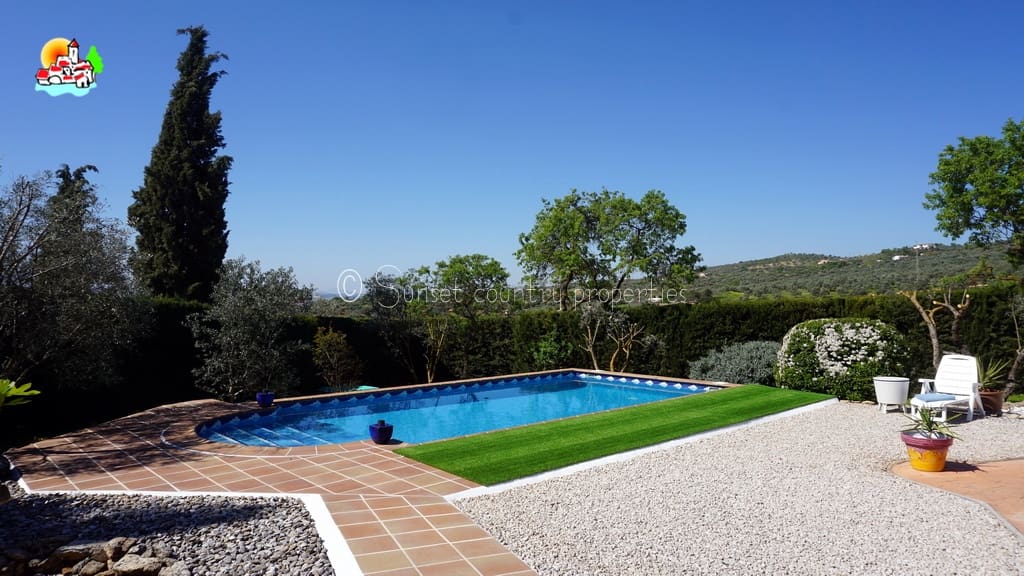 3 soveværelse Bungalow til salg i Loja med swimmingpool garage - € 224.950 (Ref: 9747362)