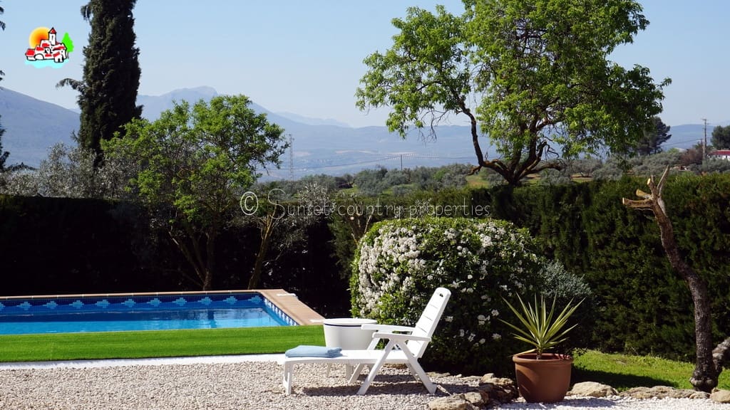 3 soveværelse Bungalow til salg i Loja med swimmingpool garage - € 224.950 (Ref: 9747362)