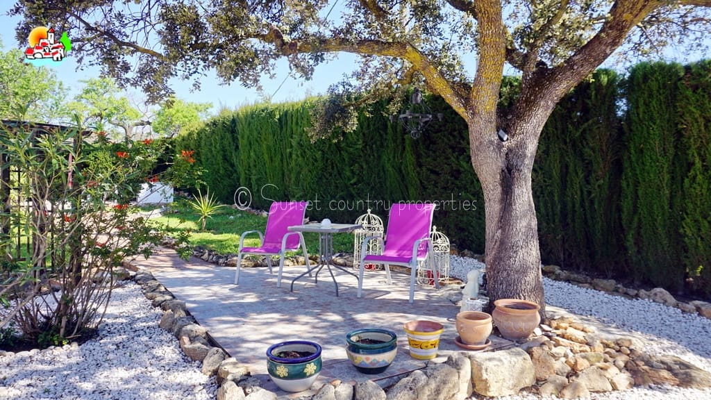 3 soveværelse Bungalow til salg i Loja med swimmingpool garage - € 224.950 (Ref: 9747362)